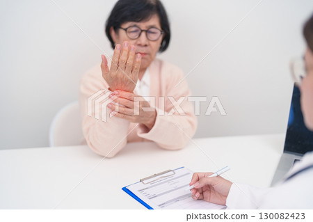 Elderly Patient Woman wrist pain and Consulting doctor. muscle ache from Carpal Tunnel Syndrome, De Quervain s tenosynovitis, rheumatoid, arthritis, gout, Parkinson disease and ergonomic healthcare Elderly Patient Woman wrist pain and Consulting doctor. muscle ache from Carpal Tunnel Syndrome, De Quervain s tenosynovitis, rheumatoid, arthritis, gout, Parkinson disease and ergonomic healthcare 130082423