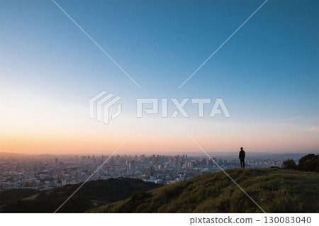 Illustration material: A man looking out over the city 130083040