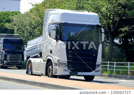 tractor head 130083727