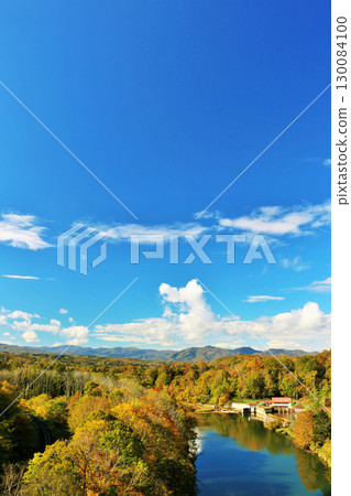 Hokkaido autumn sky blue sky and Niseko landscape 130084100