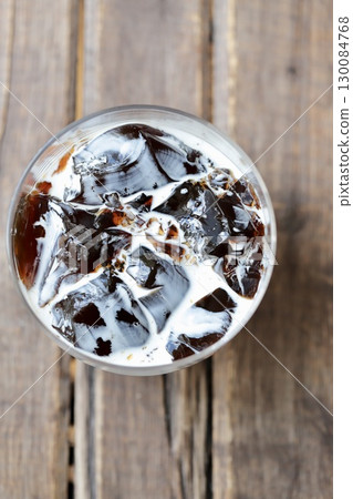 Crushed coffee jelly made with gelatin Crushed coffee jelly made with gelatin 130084768