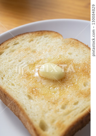 Crispy buttered toast Crispy buttered toast 130084829