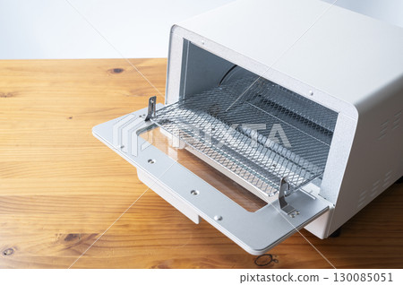 打開烤箱門 130085051