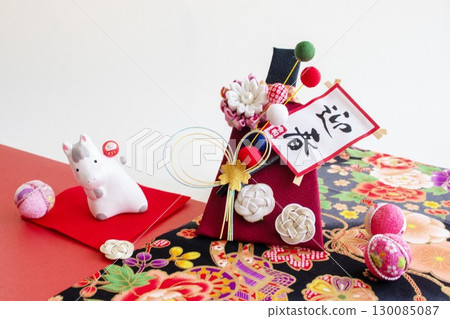 New Year's card material: Year of the Horse 130085087