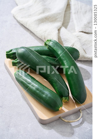 西葫蘆 | 夏季當季的綠色蔬菜 130085325