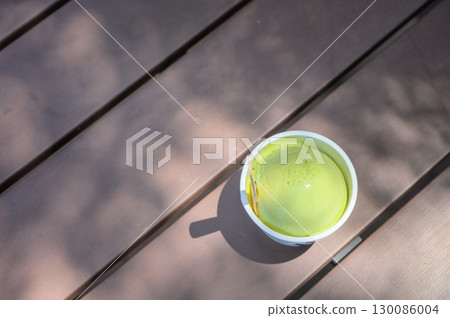 pistachio ice cream 130086004