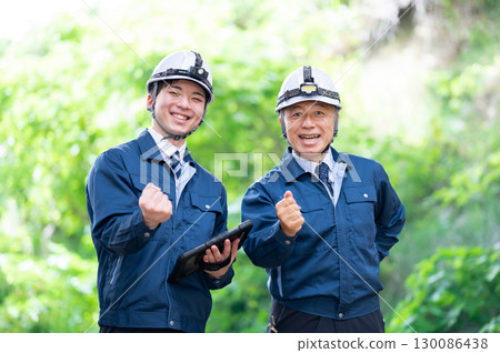 年輕人與老年人之間的紐帶 130086438