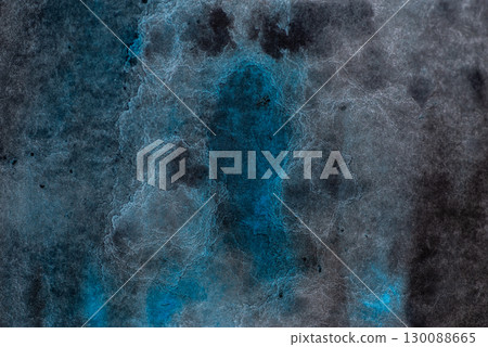 污跡斑斑的黑色和藍色墨水背景 污跡斑斑的黑色和藍色墨水背景 130088665