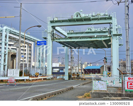 Civil Engineering Heritage of Yamaguchi Prefecture: The World's Smallest Panama Canal Lock at Shimonoseki Fishing Port 130090928