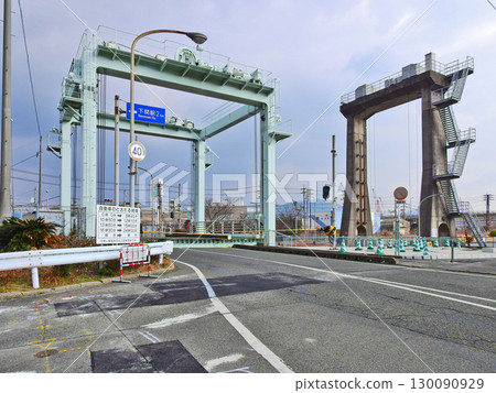 Civil Engineering Heritage of Yamaguchi Prefecture: The World's Smallest Panama Canal Lock at Shimonoseki Fishing Port 130090929