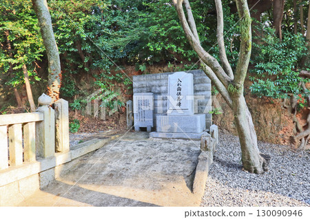 A memorial stone for dentures in the grounds of Otsubo Hachiman Shrine in Hayama-cho, Shimonoseki City 130090946