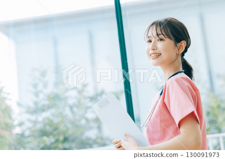 Smiling female nurse 130091973