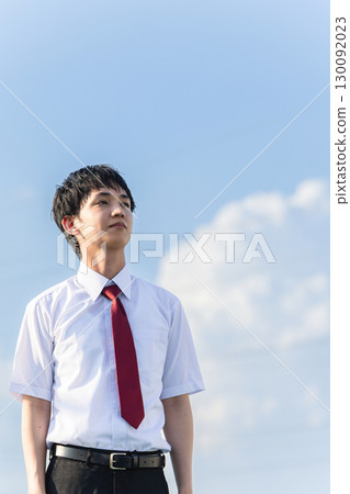 看著天空的男人 130092023