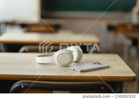 Smartphone and headphones 130092032