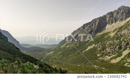 Mengusovska valley dominating the landscape in the high tatras, slovakia 130092741