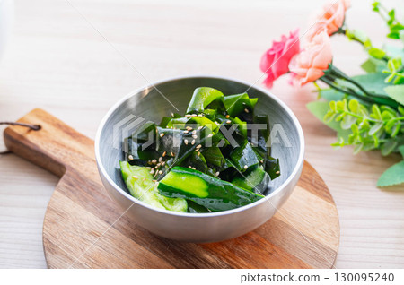 Cucumber and wakame salad 130095240
