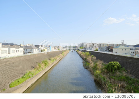 早淵川河床、鶴見川方向 早淵川河床、鶴見川方向 130096703