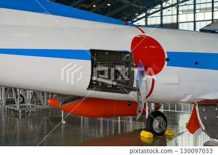 日本航空自衛隊 F-86F 藍色衝擊波戰鬥機的減速板 130097033