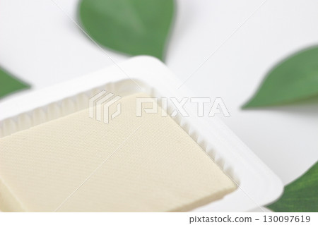 Firm tofu, a soybean food that supports the foundation of Japanese cuisine 130097619