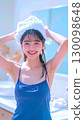 晨浴後年輕女子的畫像 130098648