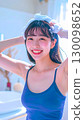 晨浴後年輕女子的畫像 130098652