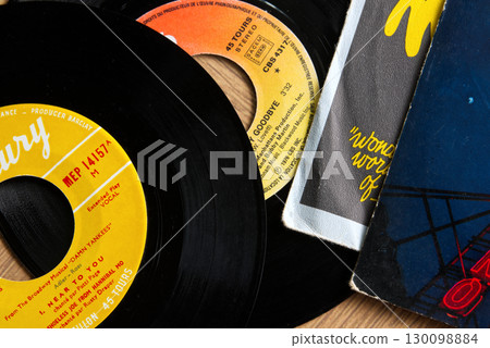 Vintage vinyl records 45 tours Vintage vinyl records 45 tours 130098884