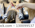 salon, client, hairdresser 130099537