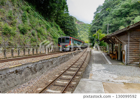 JR坪尻站：四國的隱密車站 130099592