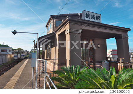 Makurazaki Station building and train Makurazaki Station building and train 130100095