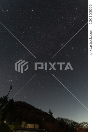 冬季山脈之上的星空 130103096