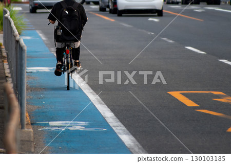 Bicycles running along the bicycle navigation lines on wide streets 130103185