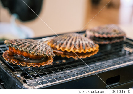 Grilled scallops with hearth burn 130103568