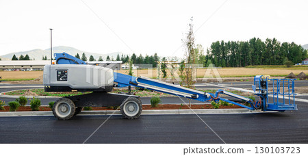 Blue Hydraulic Boom Lift for Construction Work Blue Hydraulic Boom Lift for Construction Work 130103723