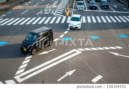 Car turning right at the intersection 130104435