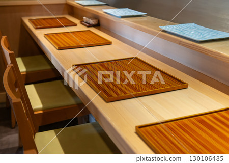 Counter seats in restaurants, sushi shops, Japanese restaurants 130106485