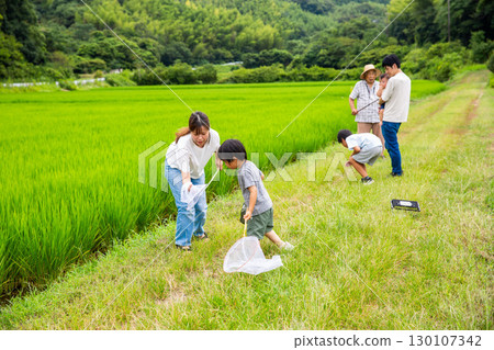 回家：日本家庭暑假期間在家鄉玩樂 130107342