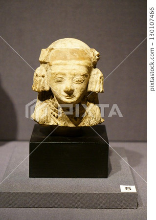 8195 女性雕像頭像 130107466