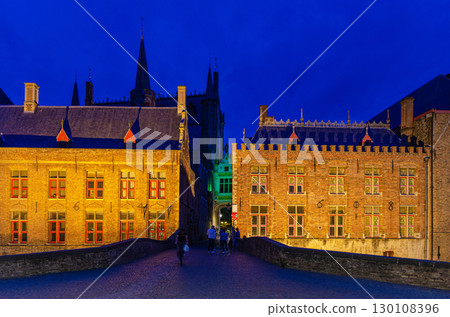 Blinde-Ezelbrug bridge across Groenerei Green Canal in Brugge old town, Stadhuis City Hall and Brugse Vrije Liberty of Bruges building in historical city centre, evening view, Flemish Region, Belgium 130108396
