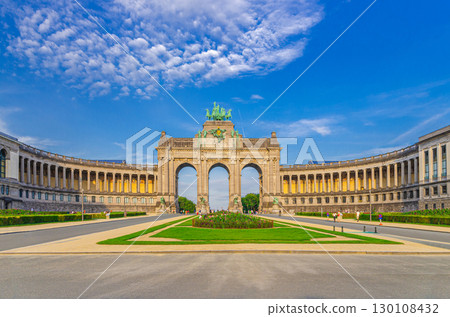 Cinquantenaire Arcade Neoclassical style in Park of the Fiftieth Anniversary Parc du Cinquantenaire Jubelpark Jubilee Park in European Quarter of Brussels city, Brussels-Capital Region, Belgium 130108432
