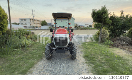 Agricultural tractor 130110577