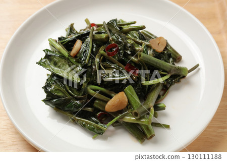 大蒜炒菠菜 130111188