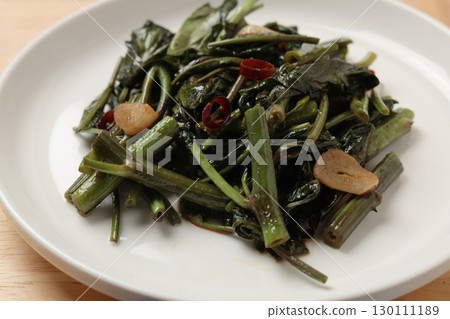 大蒜炒菠菜 130111189