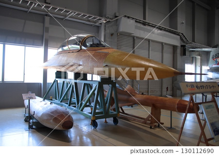 A full-scale mockup model used during the development of the Japan Air Self-Defense Force's F-2 fighter jet (exhibited at Ishikawa Prefectural Aviation Plaza) 130112690