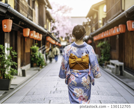 一個女人的背面和服形狀 130112705