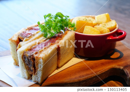 Delicious steak sandwich (Chateaubriand) Delicious steak sandwich (Chateaubriand) 130113405