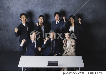 看電腦的人 130113793