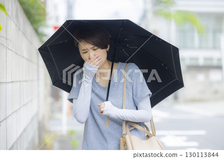 Woman with a parasol 130113844