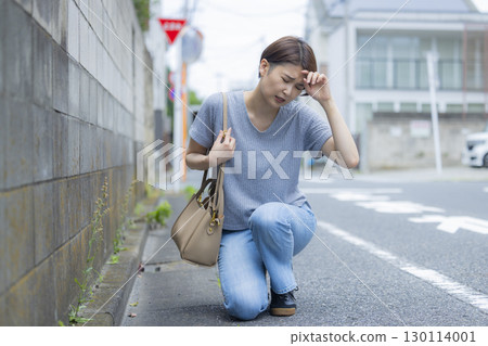 Dizzy woman Dizzy woman 130114001