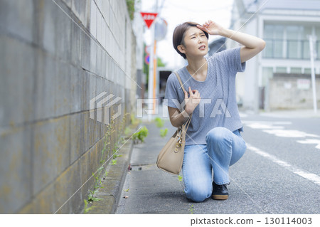 Dizzy woman 130114003