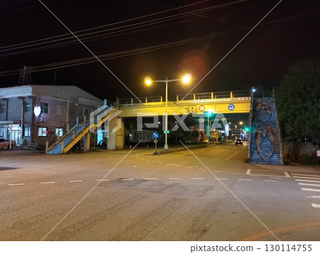 台灣花蓮-04.09.2025:壽豐鄉跨越台九線花東公路的行人陸橋 130114755